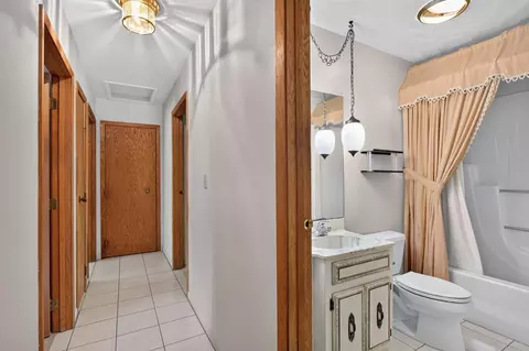 Entry Way - 403 Hill, Jackson, MI 49202 photo 1 of 2