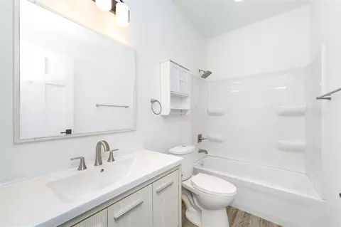 Bath - 303 Middle, Three Rivers, MI 49093 photo 1 of 2
