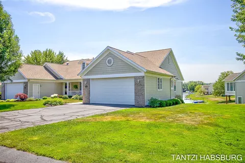 8930 N Clearwater #104, Zeeland, MI 49464