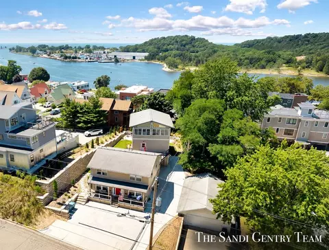 215-217 S 1st, Grand Haven, MI 49417