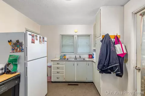 Kitchen - 115 E Congress, Belding, MI 48809 photo 4 of 5