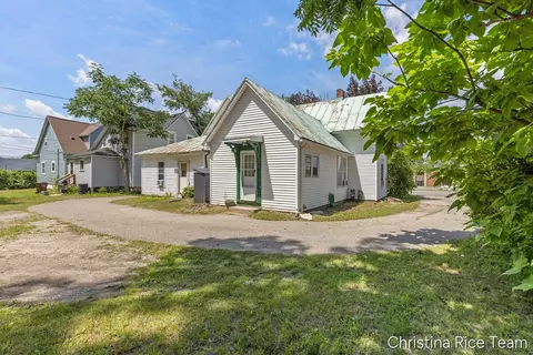 Exterior - 115 E Congress, Belding, MI 48809 photo 2 of 4