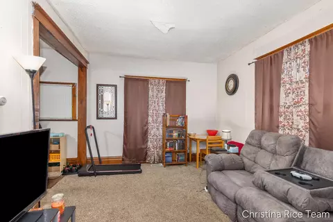 Living - 115 E Congress, Belding, MI 48809 photo 2 of 4