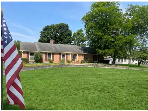 2220 Steamburg, Hillsdale, MI 49242