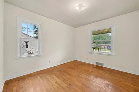 Bedroom - 1050 Bloomfield, Plainwell, MI 49080 photo 1 of 3