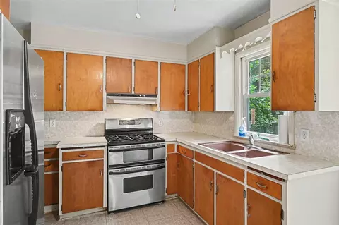 Kitchen - 1050 Bloomfield, Plainwell, MI 49080 photo 1 of 1