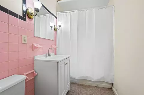 Bath - 1050 Bloomfield, Plainwell, MI 49080 photo 1 of 1
