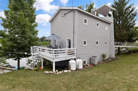 Exterior - 15657 Lakeview, Buchanan, MI 49107 photo 2 of 6