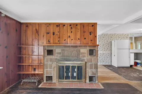 Living - 5000 Zygmunt, Jackson, MI 49201 photo 2 of 4