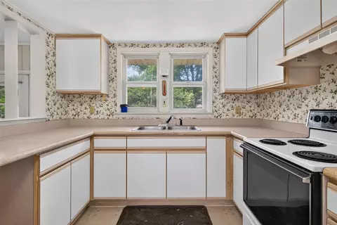 Kitchen - 5000 Zygmunt, Jackson, MI 49201 photo 2 of 4