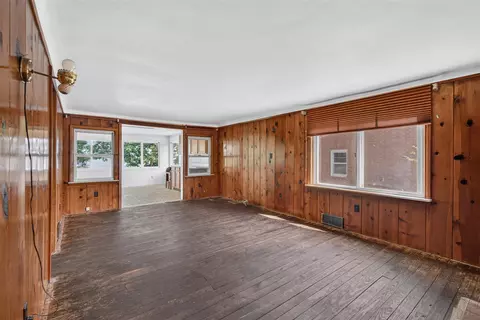 Living - 5000 Zygmunt, Jackson, MI 49201 photo 4 of 4