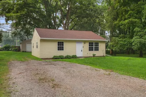 1091 Hickory, Lansing, MI 48906