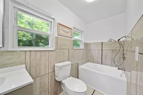 Bath - 1533 E Munger, Tecumseh, MI 49286 photo 5 of 5