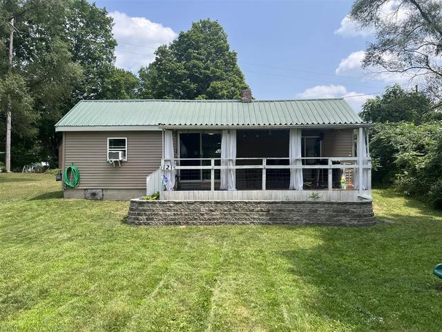 121 S Muenscher, Howard City, MI 49329