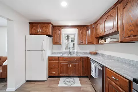 Kitchen - 153 Hollis, Jackson, MI 49203 photo 2 of 3