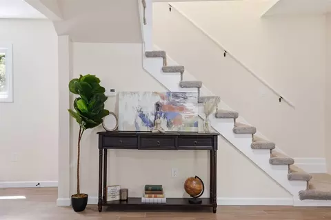 Entry Way - 153 Hollis, Jackson, MI 49203 photo 4 of 7