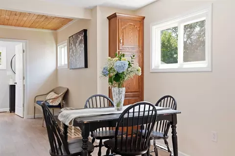 Dining - 153 Hollis, Jackson, MI 49203 photo 2 of 3