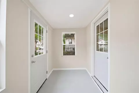 Entry Way - 153 Hollis, Jackson, MI 49203 photo 2 of 7