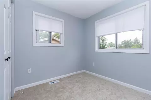 Bedroom - 22714 Heussner, Warren, MI 48089 photo 6 of 9