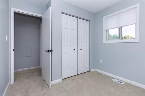 Bedroom - 22714 Heussner, Warren, MI 48089 photo 7 of 9