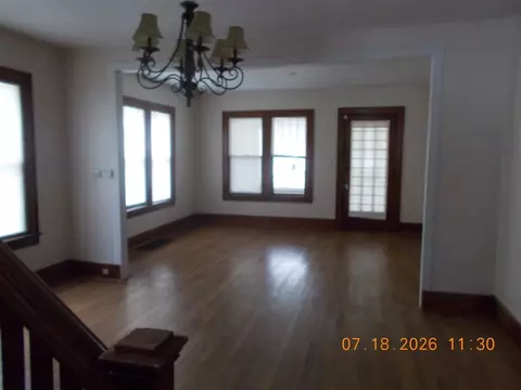 Living - 760 Washington, Monroe, MI 48161 photo 1 of 5