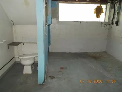 Bath - 760 Washington, Monroe, MI 48161 photo 3 of 3