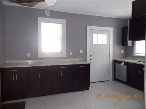 Kitchen - 760 Washington, Monroe, MI 48161 photo 2 of 3