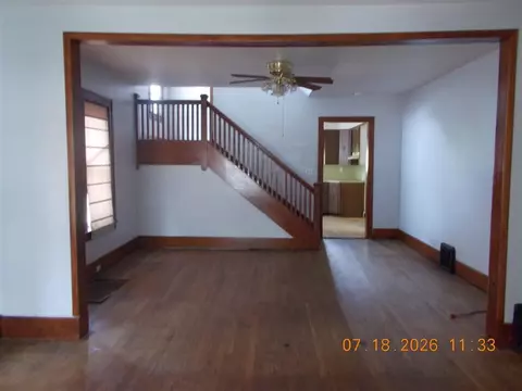 Living - 760 Washington, Monroe, MI 48161 photo 4 of 5