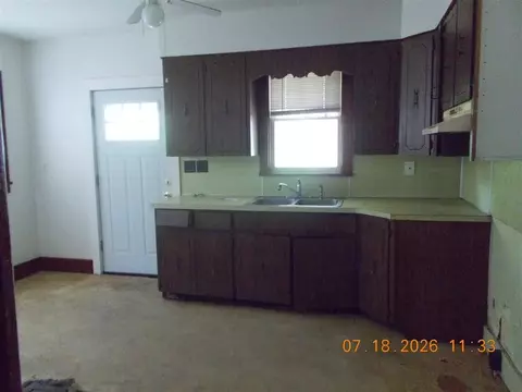 Entry Way - 760 Washington, Monroe, MI 48161 photo 1 of 1