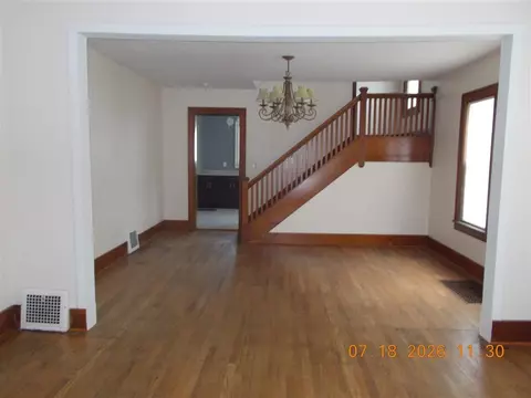 Living - 760 Washington, Monroe, MI 48161 photo 2 of 5