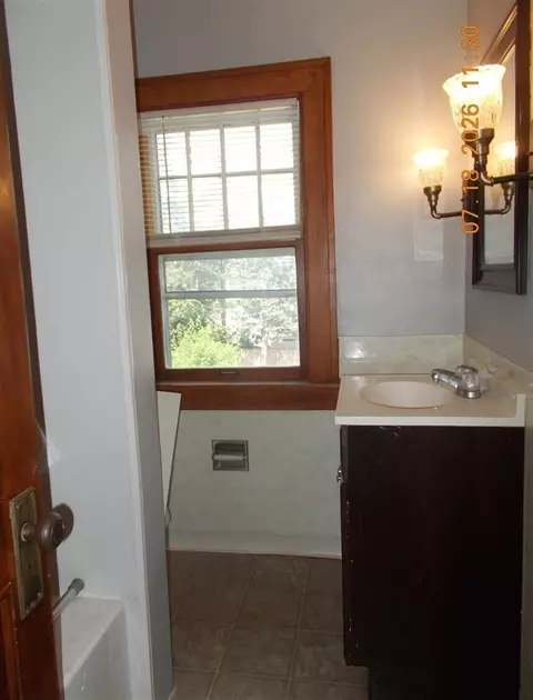 Bath - 760 Washington, Monroe, MI 48161 photo 1 of 3