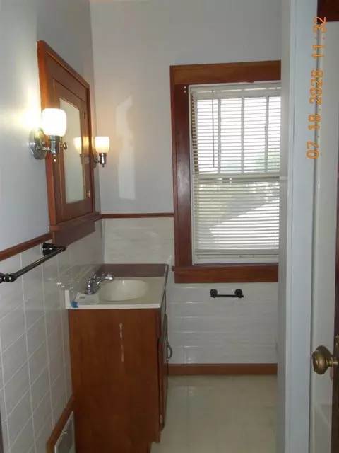 Bath - 760 Washington, Monroe, MI 48161 photo 2 of 3
