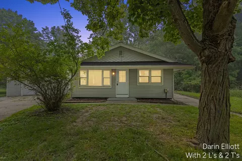 2110 Worden, Lansing, MI 48910