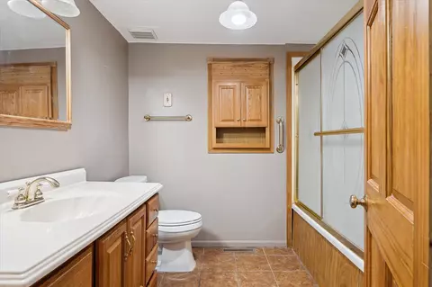 Bath - 3650 Hogback, Fowlerville, MI 48836 photo 2 of 4