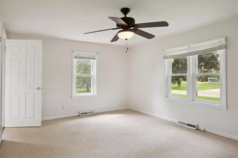 Bedroom - 3650 Hogback, Fowlerville, MI 48836 photo 1 of 8