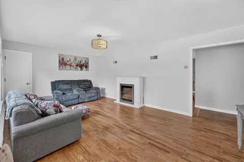 Living - 6720 Horton, Jackson, MI 49201 photo 1 of 3