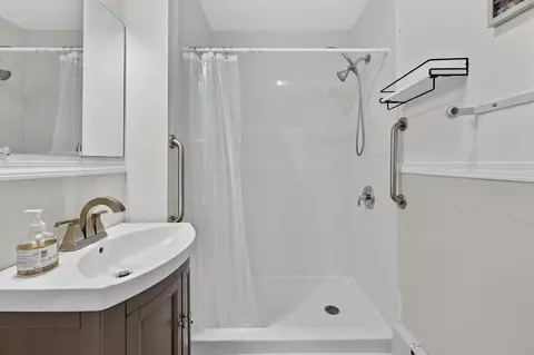 Bath - 6720 Horton, Jackson, MI 49201 photo 3 of 3