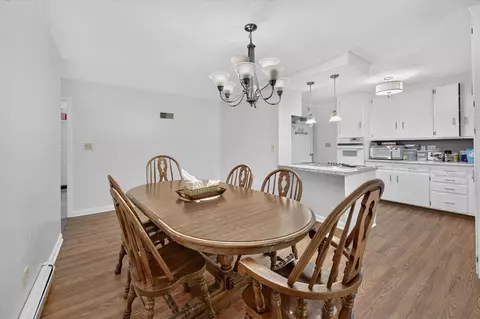 Dining - 6720 Horton, Jackson, MI 49201 photo 3 of 4