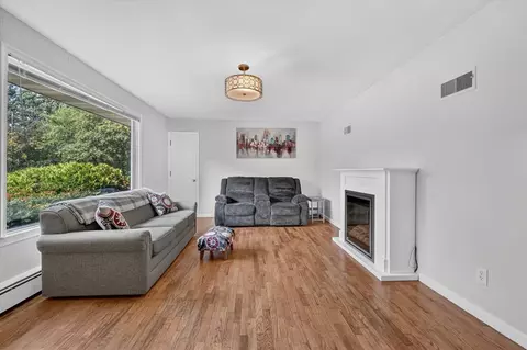 Living - 6720 Horton, Jackson, MI 49201 photo 3 of 3