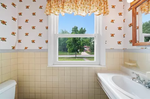 Bath - 1058 Orchard, Adrian, MI 49221 photo 1 of 4