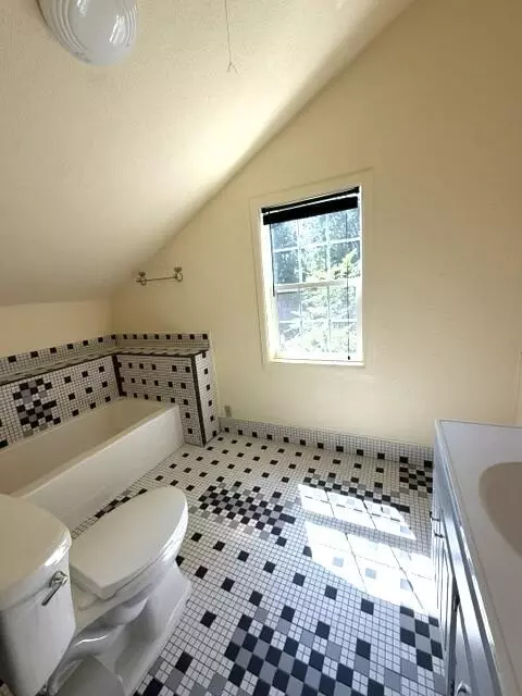 Bath - 4084 Hartman, Sodus, MI 49126 photo 3 of 3