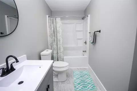 Bath - 422 Maple, Three Rivers, MI 49093 photo 2 of 6
