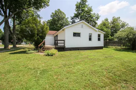 Exterior - 422 Maple, Three Rivers, MI 49093 photo 11 of 13
