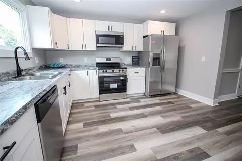 Kitchen - 422 Maple, Three Rivers, MI 49093 photo 4 of 4