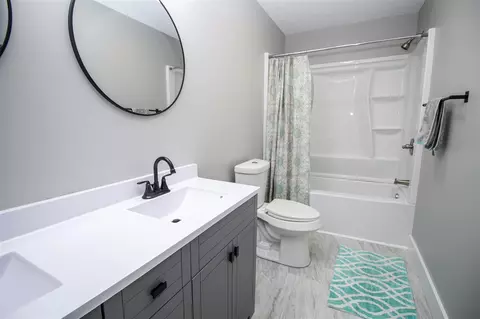 Bath - 422 Maple, Three Rivers, MI 49093 photo 1 of 6