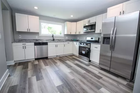 Kitchen - 422 Maple, Three Rivers, MI 49093 photo 3 of 4