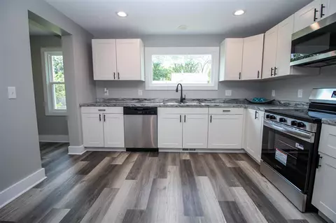 Kitchen - 422 Maple, Three Rivers, MI 49093 photo 2 of 4