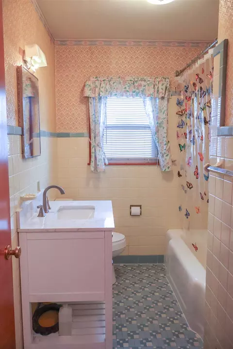 Bath - 114 E Southeastern, Galien, MI 49113 photo 1 of 3