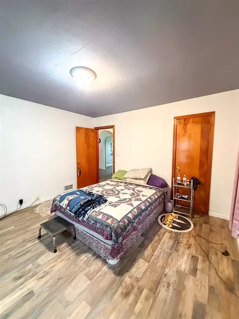 Bedroom - 114 E Southeastern, Galien, MI 49113 photo 2 of 6