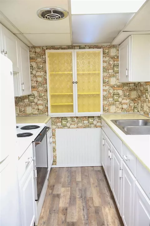 Kitchen - 114 E Southeastern, Galien, MI 49113 photo 4 of 4